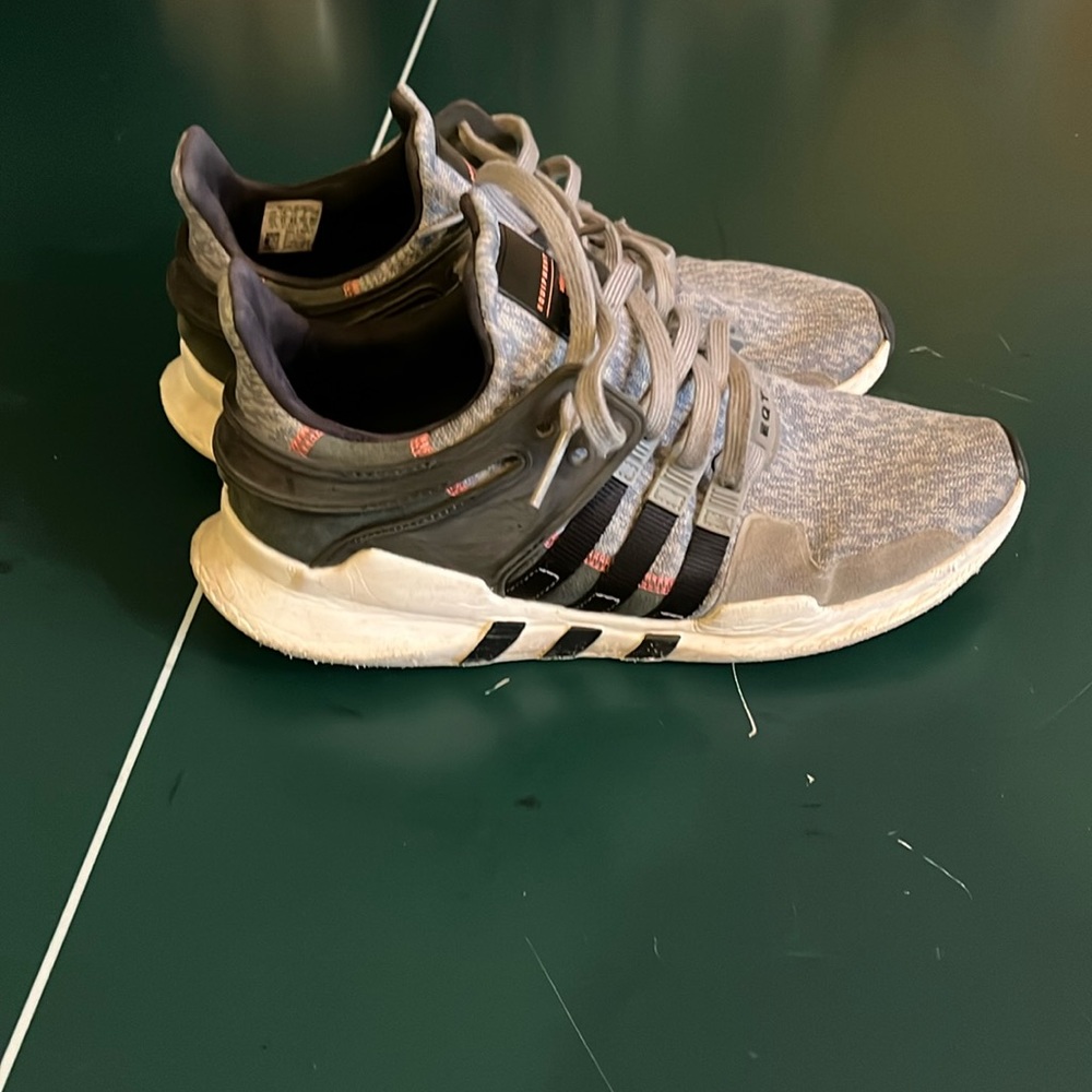 Adidas Originals Gray Sneakers with Knit Upper and Modern Silhouette